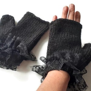 Guanti senza dita gotici, guanti neri lavorati a maglia, guanti da donna, scaldapolsi in lana, regali senza dita per le donne, scaldamani all&#39;uncinetto, arte dei guanti