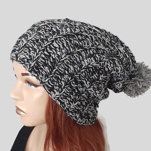 Unisex Mütze, Strickmütze für Frauen, Winter Slouchy Strickmütze, Oversized Mütze, Grau schwarze Mütze, trendige handgemachte Slouch Mütze, Boho Hippie Mütze