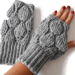 Grey Hand Knit Gloves, Winter Crochet Gloves, Women texting glove, Hand warmers, Fingerless glove, unique gift, mothers day gift, Wool glove