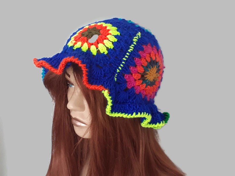 Sexhippies - Crocheted Bucket Hat - Royal/Brown – alterior
