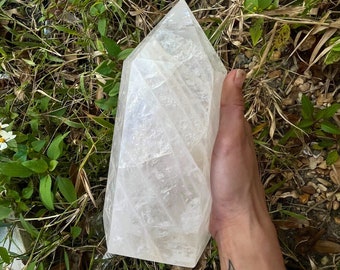 Large Clear Quartz Crystal Tower  - weighs 4.6 lBS // Self Standing Generator // Third Eye Chakra! // Vibrational Energy // Reiki home decor