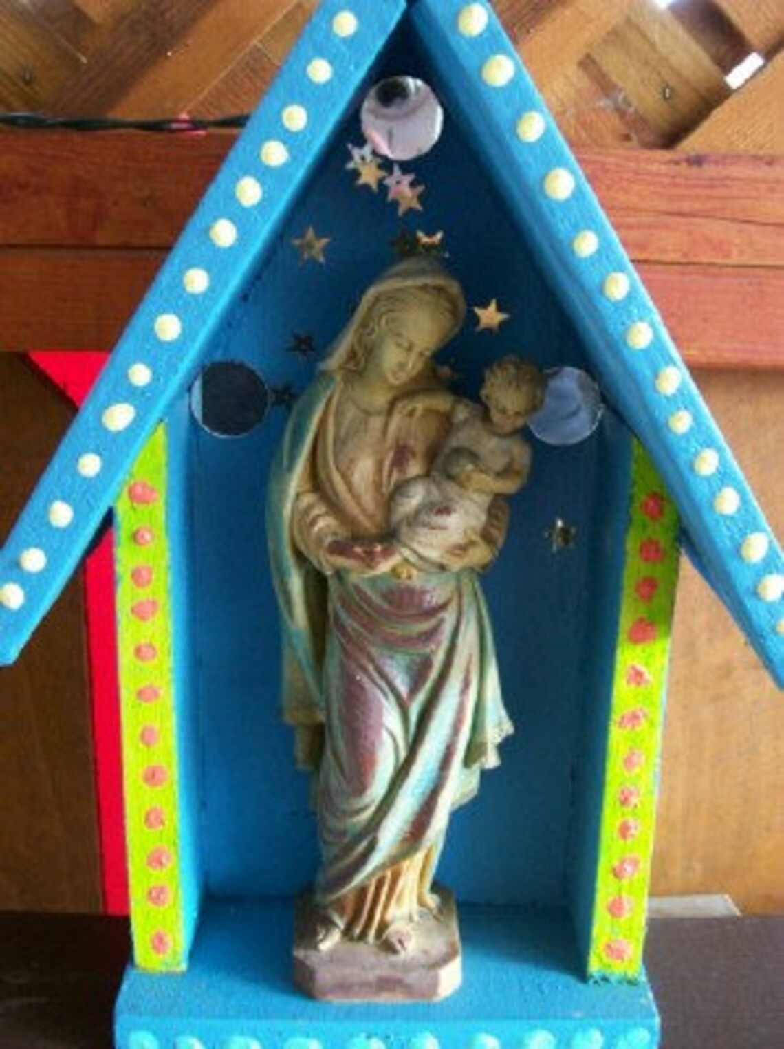 Handmade Wooden Niche with Vintage Virgin Mary Statue. A sweet image 0