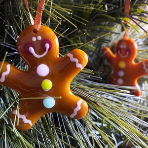 Gingerbread Man-kerstversieringen van gesmolten glas, stuur een knuffel Kerstboomversieringen, eigenzinnig leuk