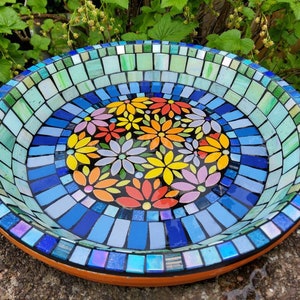 IN BLOOM mosaic birdbath kit. No cutting required. Suitable for beginners. Garden gift. Craft gift. Bird lover gift.