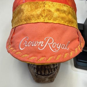 SIMPLY Crown Royal PEACH - Crown only on the Bill - gouden decoratieve stiksels - Omkeerbaar, op bestelling gemaakt - voorgewassen