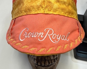 SIMPLEMENTE Crown Royal PEACH - Corona solo en la visera - Costuras decorativas doradas - Reversible, hecho a pedido - Prelavado