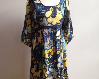 Cute 70s print summer dress