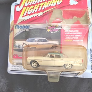 Modèle vintage Johnny Lightning Mopar 1959 Desoto by Chrysler à l'échelle 1,64