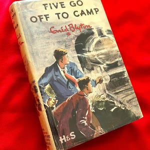 FAMOUS FIVE Go Off To Camp by Enid Blyton 1953 vintage hardback with dustwrapper dustjacket collectable book