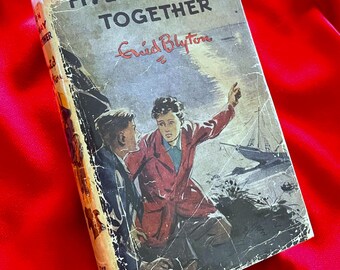 FAMOUS FIVE Run Away Together by Enid Blyton 1964 vintage hardback with dustwrapper dustjacket rare collectable book