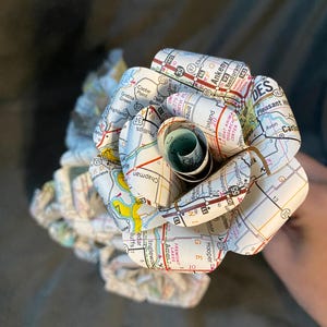 Geüpcycleerde kaartbloemen: zes bloemen op houten stelen