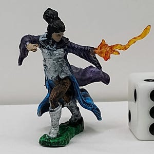 Human Wizard Miniature: Silvered Armor, Violet Cloak