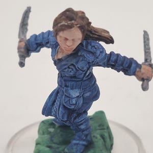 Halfling Rogue Miniature: Dungeons and Dragons, Twin Daggers