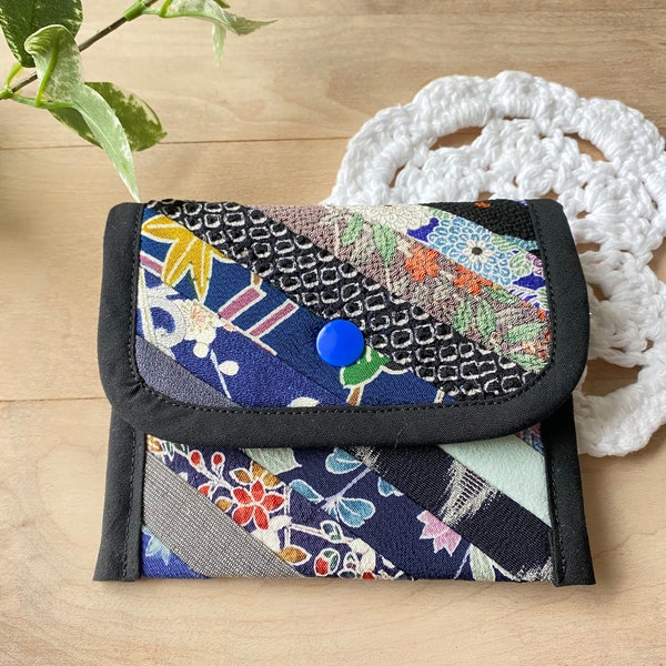 Petite pochette plate à bouton-pression avec kimono japonais pour matelassage en soie multicolore fait main