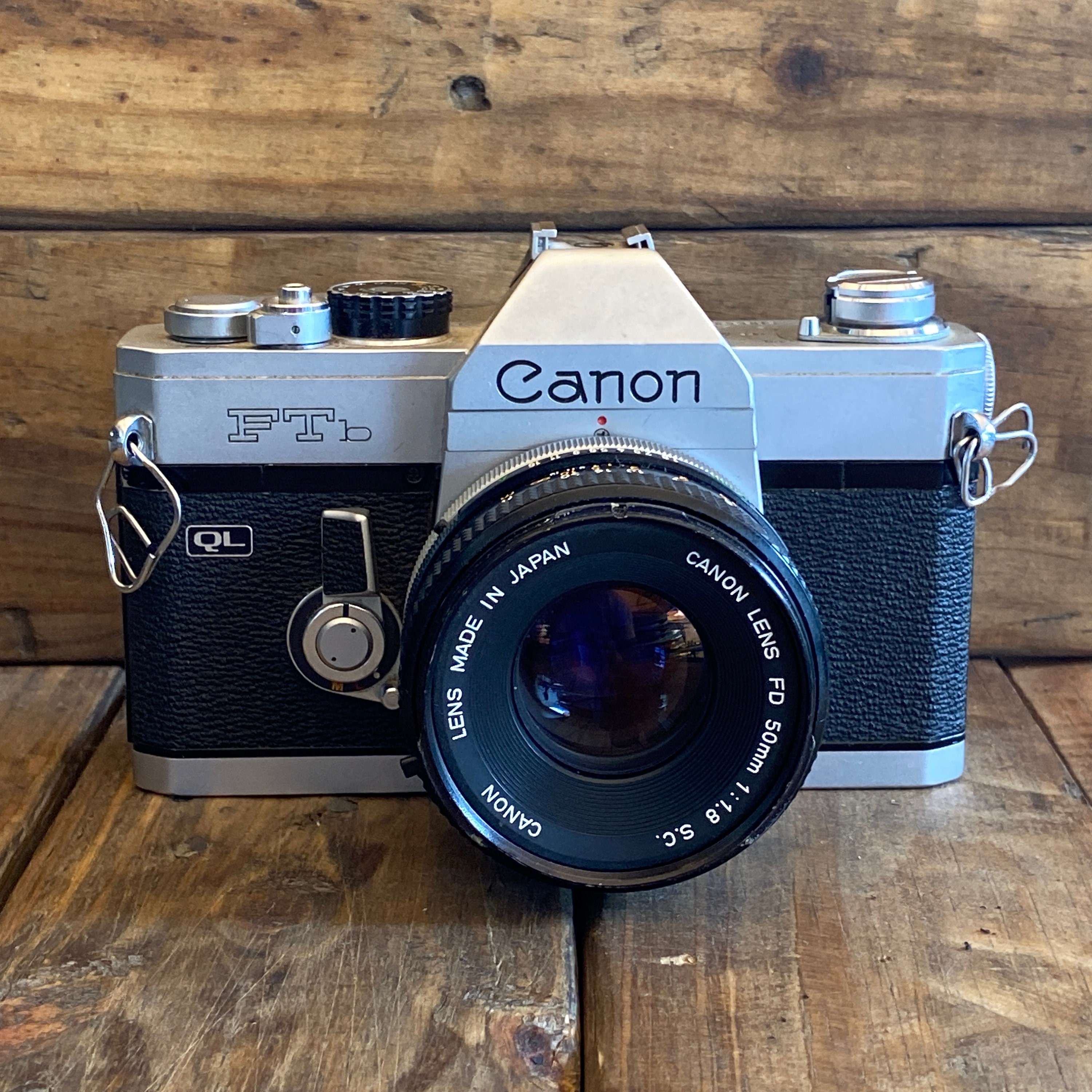 【K2205】 Canon FTｂ + Canon FD 50ｍｍ 1.8 Canon FTb-QL 35mm SLR Camera with 50mm f/1.8 Lens - Fast