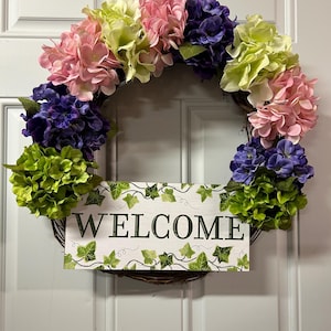 Corona de hortensias multicolor para la puerta principal. Letrero de bienvenida. Adorno para puerta/Primavera y verano.