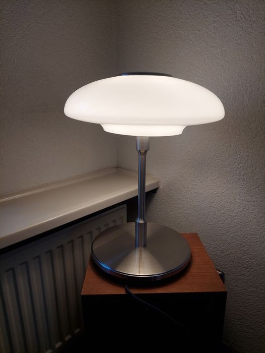 Retro Table Lamp Mushroom Shape Minimalist Design Eyecatcher For Modern Interior Suitable For All Over The World