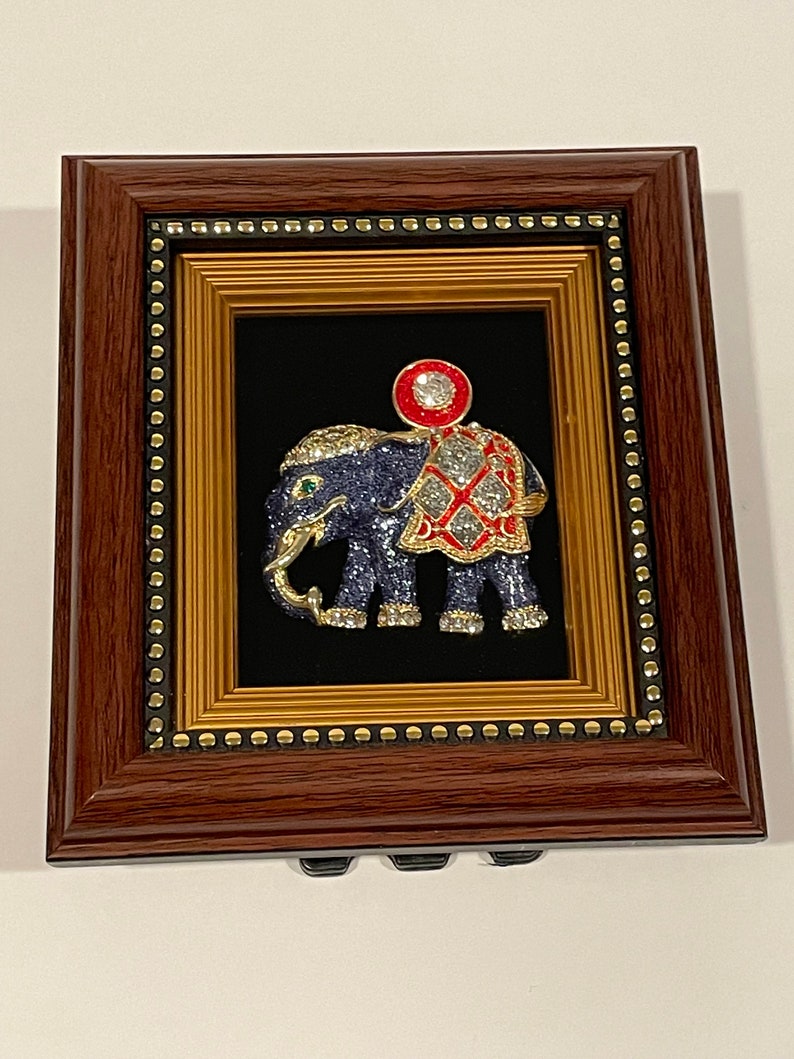 Éléphant émaillé bijou avec strass Shadow Box Décor mural encadré VINTAGE UNIQUE RARE image 1
