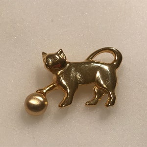 Cat Playing With a Ball Gold Metal Brooch Pin.VINTAGE UNIQUE RARE