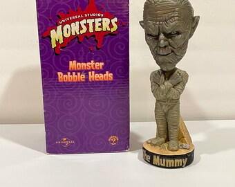 GENTLE MONSTER TOKYO AOYAMA FLAGSHIP STORE OPEN! | SWAG HOMMES | 1992年製 UNIVERSAL STUDIOS MONSTERS 2体セット | SF・ファンタジー・ホラー | Foljfg