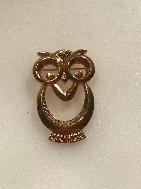 Owl Bird Gold Tone Metal Brooch Pin.VINTAGE UNIQUE