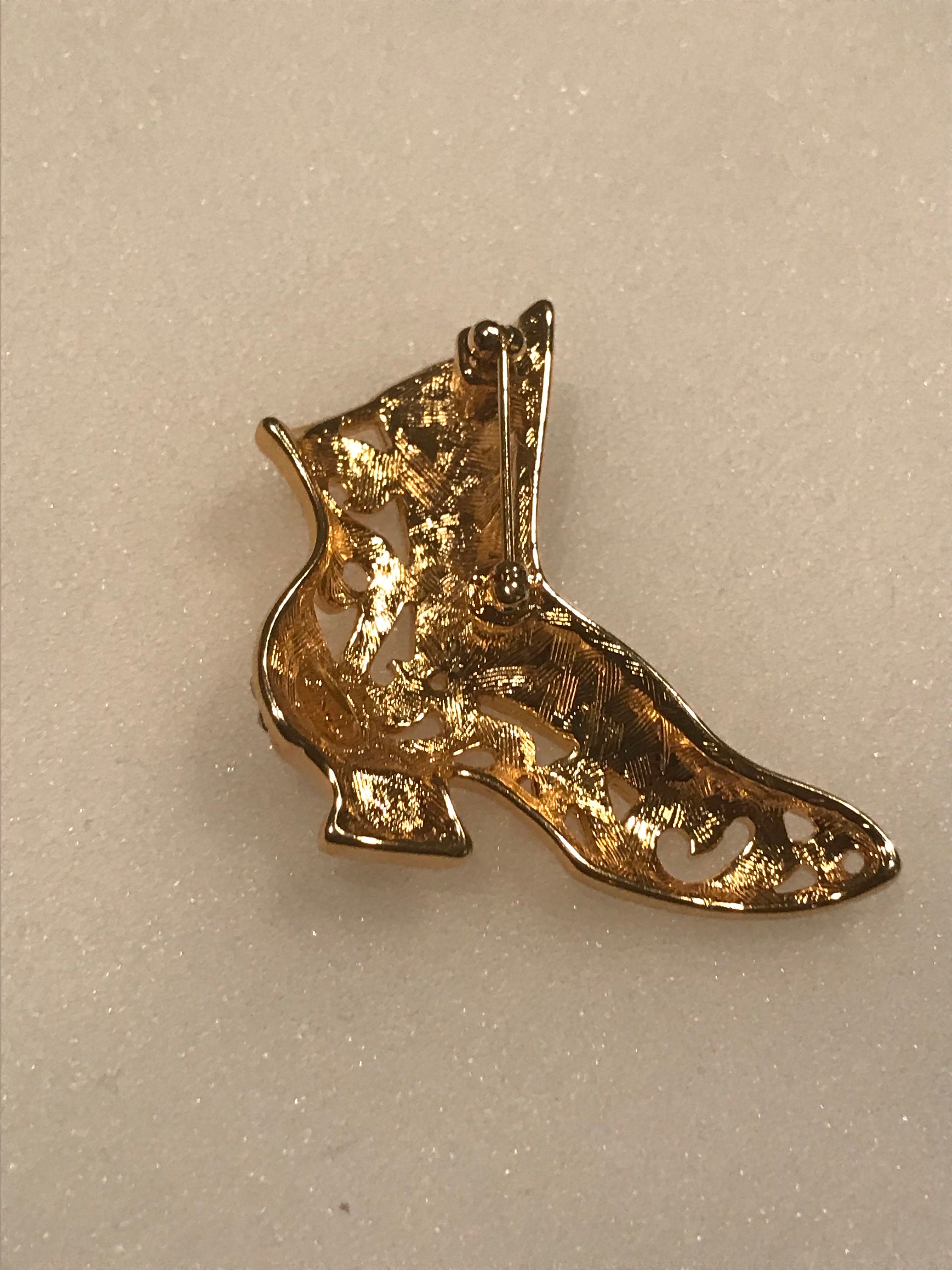 アメリカ製アンティークな飾り物 KJL Boot Shoe Rhinestones Gold Tone Metal Brooch Pin Signed