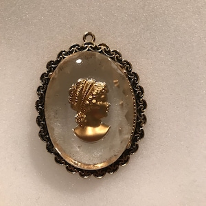 Vintage Gold In Clear Woman Lady Cameo Pendant.VINTAGE UNIQUE RARE