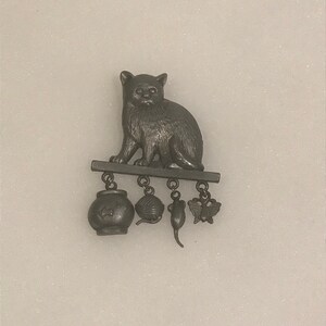 Vintage Pewter Cat with Lucky Charms Brooch Pin.VINTAGE UNIQUE RARE