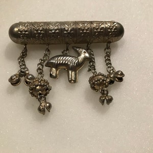 Vintage Farm Brooch with Lucky Charms Silver Tone Metal Pin.VINTAGE UNIQUE RARE