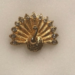 Peacock Bird Rhinestones Gold Tone Metal Brooch Pin.VINTAGE UNIQUE RARE