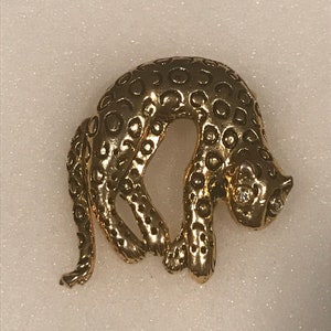 Leopard Gold Tone Metal Brooch Rhinestones Eyes Moveable Tail Brooch Pin.VINTAGE UNIQUE RARE