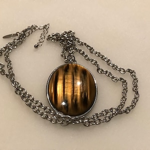 Tiger Eye Pendant Silver Tone Metal Chain.VINTAGE UNIQUE RARE