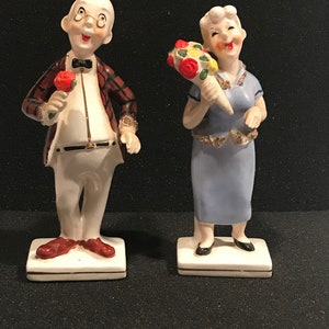Enesco Elderly Couple With Flowers Porcelain Figurines.Japan.VINTAGE UNIQUE RARE