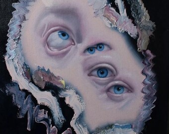 Puede incluir: Una pintura surrealista al óleo de una cara con múltiples ojos. Los ojos son azules y la cara es de color rosa pálido. El fondo es negro con pinceladas blancas y azules.