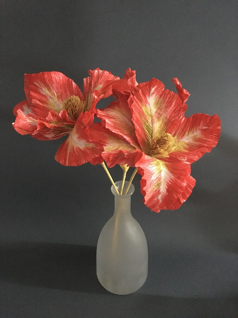DIY crepe paper Lily home decoration