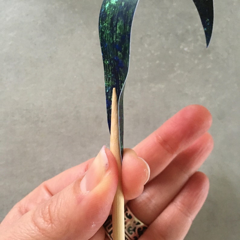 paper Black orchid leaves

DIY paper orchid tutorial with photo instructions and printable templates