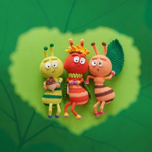Amigurumi ants and queen ant crochet pattern set, a unique piece in the Cutie Crawlies collection for handmade enthusiasts.