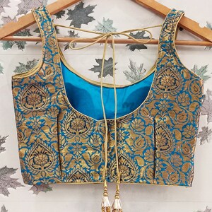 Printed Chanderi Sleevless Blouse with Lace at the Bottom