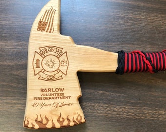 Regalo del premio Firefighter Axe, madera de cerezo grabada con láser personalizado