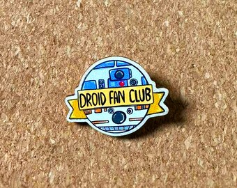 DROID FAN CLUB - Star Wars Pin, Wooden Pin, R2D2, BB8, Droids, Jedi, The Force, Lightsaber, C3PO, Brooch, Button, Star Wars Gift