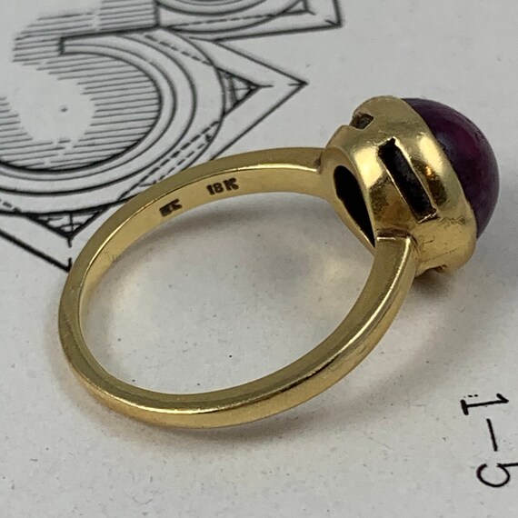 Vintage 18K Gold Star Ruby Ring - Size 8 - image 8