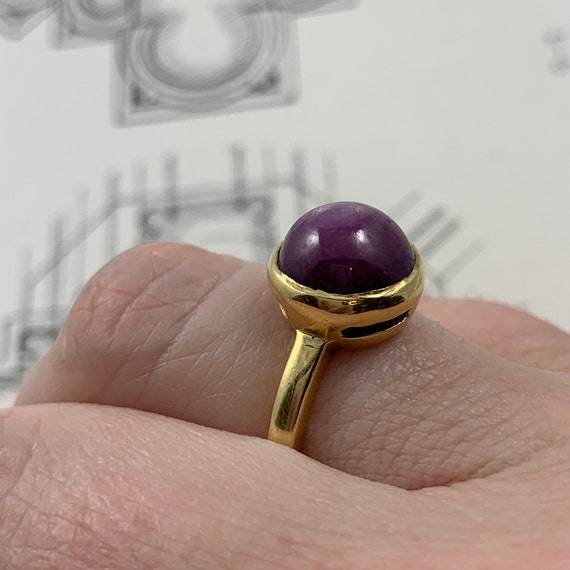 Vintage 18K Gold Star Ruby Ring - Size 8 - image 7