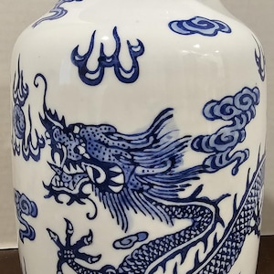青色波模様ドラゴン陶器フラワーベース Blue and White Chinese Dragon Vase - Etsy