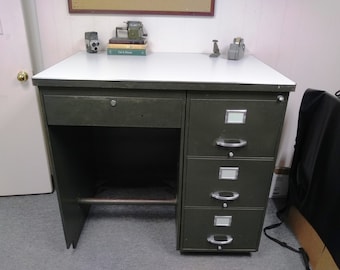 Vintage/Industrial All Metal Stand Up Desk by &quot;Steel Age&quot;, * NOT FREE SHIPPING *, Vintage Desk, Green Finish, Nice top, Cash Drawer Insert