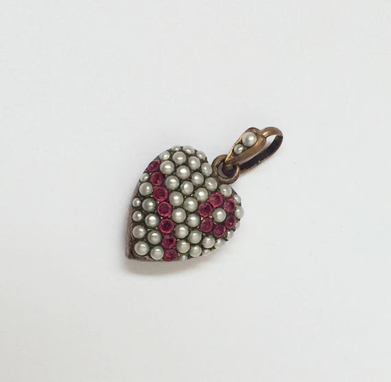 A Victorian Puffed Heart Pendant