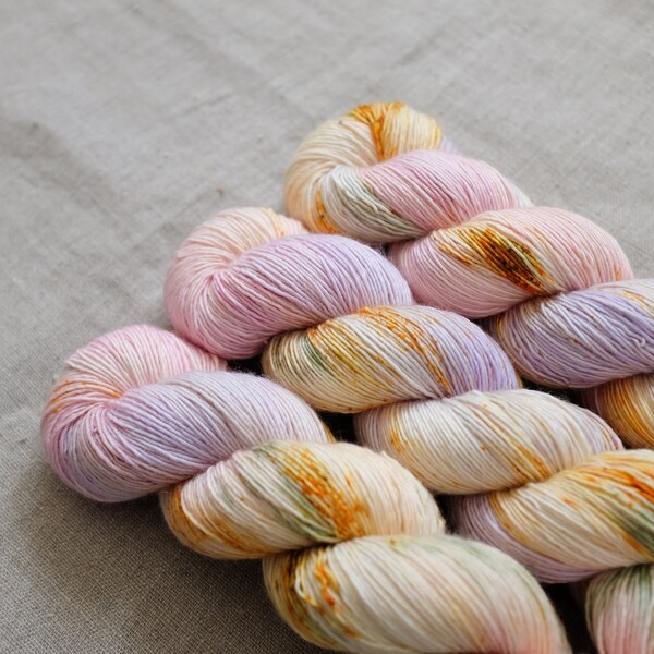 peony - merino singles - hand dyed yarn speckled yarn fingering yarn merino wool 4ply pink purple 100g