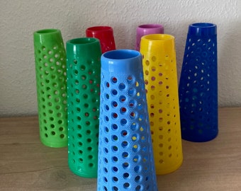 10 cônes de fil en plastique assortis pour l'enroulement de la laine et l'artisanat Les couleurs peuvent varier