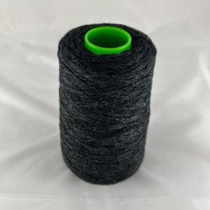 Fil gris foncé mélangé 100 % cachemire en 2/11 NM 3 plis - Cône de 480 g