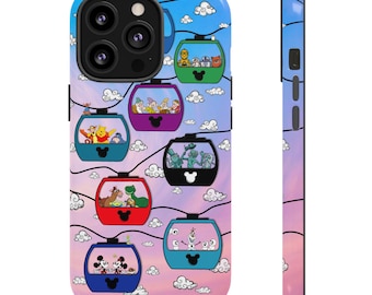 Funda para teléfono con diseño de WDW Skyliner, Mickey, Olaf, fantasmas, Winnie the Pooh y personajes de Toy Story con cielo al atardecer.