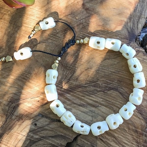 White Tribal Skull Bracelet - Hand Carved Bone Skull Bracelet - Boho Natural Nepalese Yak Bone Wristlet - Pulsera Calavera Hueso